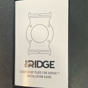 The Ridge Air Tag Cash Strap  NIB
